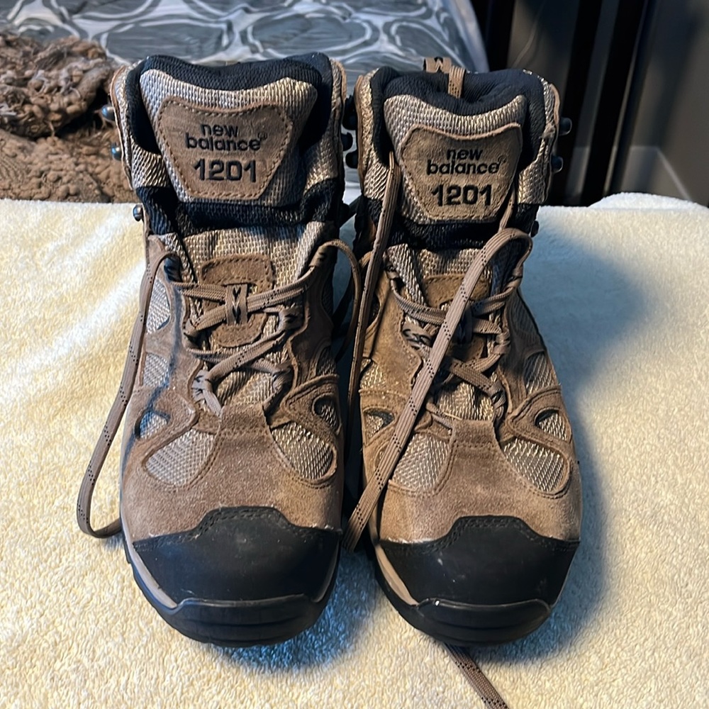 Men’s New Balance Boots